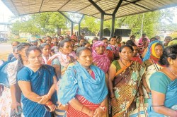 CG News: सामूहिक विवाह के नाम पर फर्जीवाड़ा, सुपरवाइजर ने खेला खेल… चेक कटवा कर
रखी पैसों की मांग - image