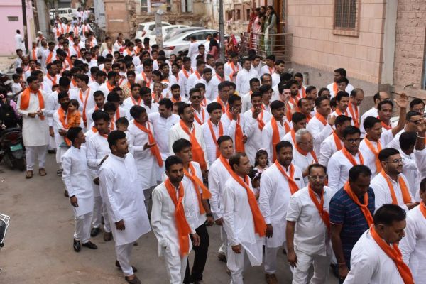 A procession was taken out with decorated tableaux on Mahesh Navami.
