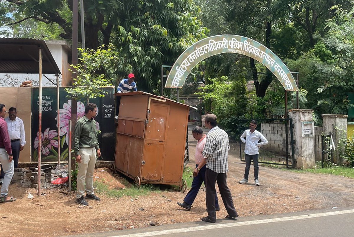 कलेक्ट्रेट के सामने चली अतिक्रमण हटाने की मुहिम
