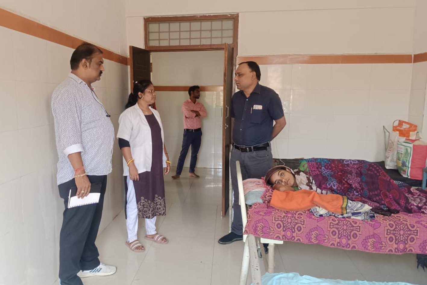 प्राथमिक स्वास्थ्य केंद्र की छत पर लीकेज देख भडक़े सीएमएचओ, दुरुस्त कराने दिए
निर्देश