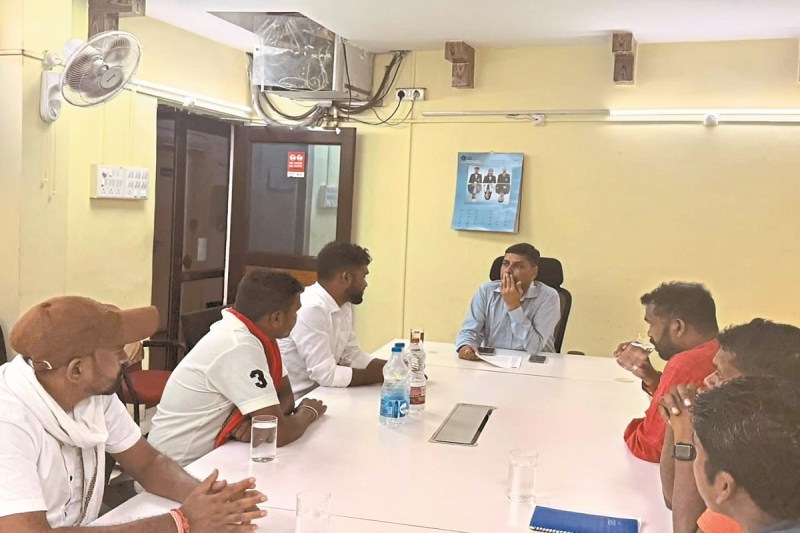 12 पंचायतों के जनप्रतिनिधियों ने सौंपा ज्ञापन (Photo source- Patrika)