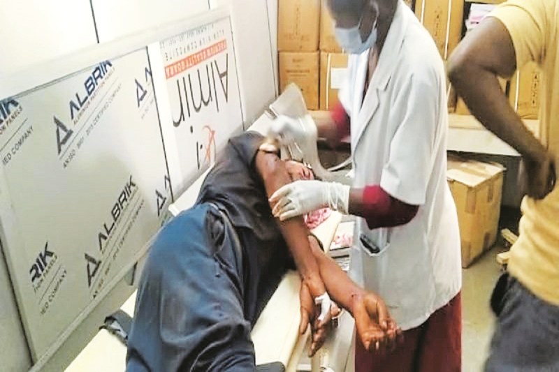 आमदई माइंस में हाईवा पलटने से 2 घायल (Photo source- Patrika)