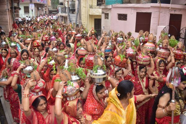 A procession was taken out with decorated tableaux on Mahesh Navami.
