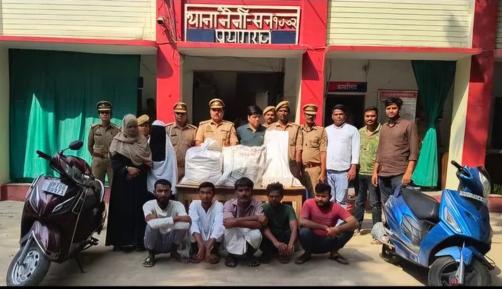 गो-तस्करी में शामिल दो महिलाओं समेत 7 गिरफ्तार, 26 मवेशी और भारी मात्रा में मांस
भी बरामद