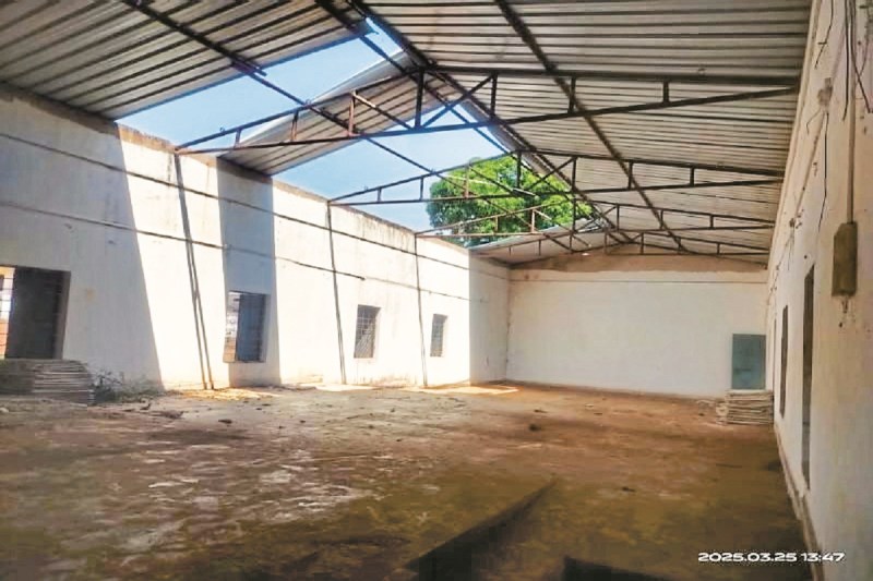 अबूझमाड़ के सोनपुर में बना सिनेमा हॉल खंडहर में तब्दील (Photo source- Patrika)