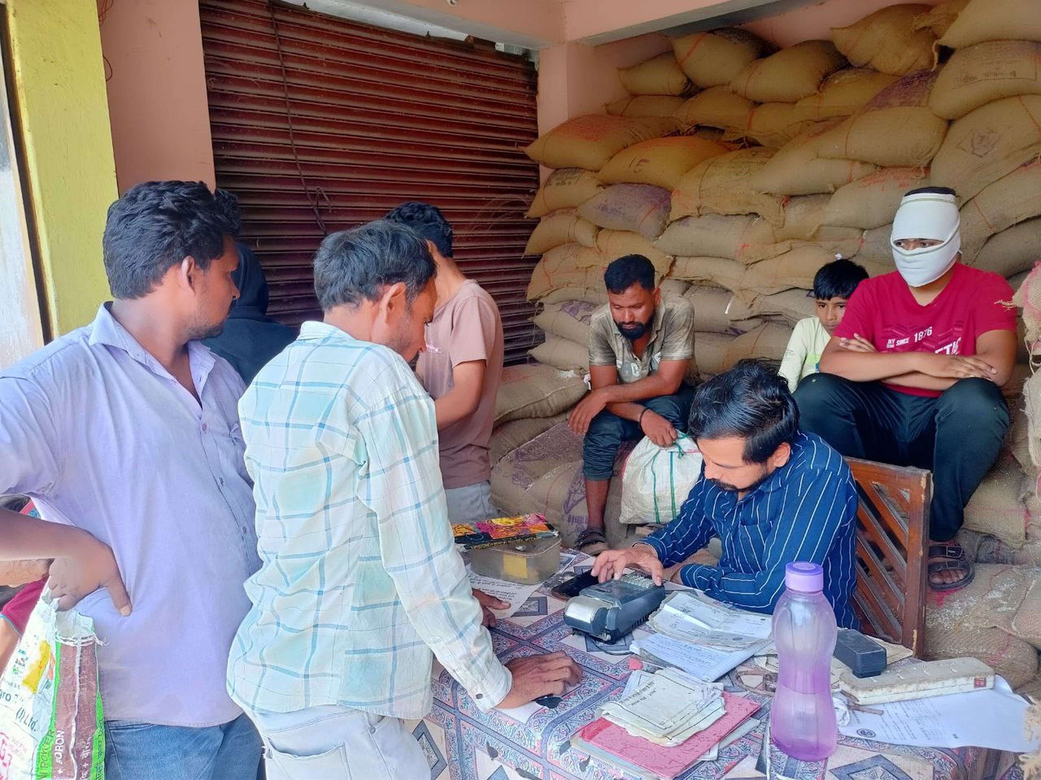 CG News: 20 जून तक राशन दुकानों को मिलेगी नई ई-पॉश मशीनें, लंबी कतार से मिलेगा
छुटकारा