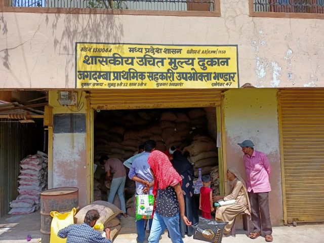 विक्रेता बोले, इ-केवायसी कराओ, राशन ले जाओ