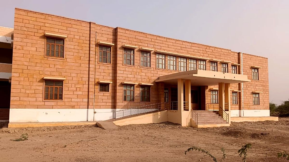 भणियाणा : अधिकारियों की लापरवाही भुगत रहे 300 विद्यार्थी
