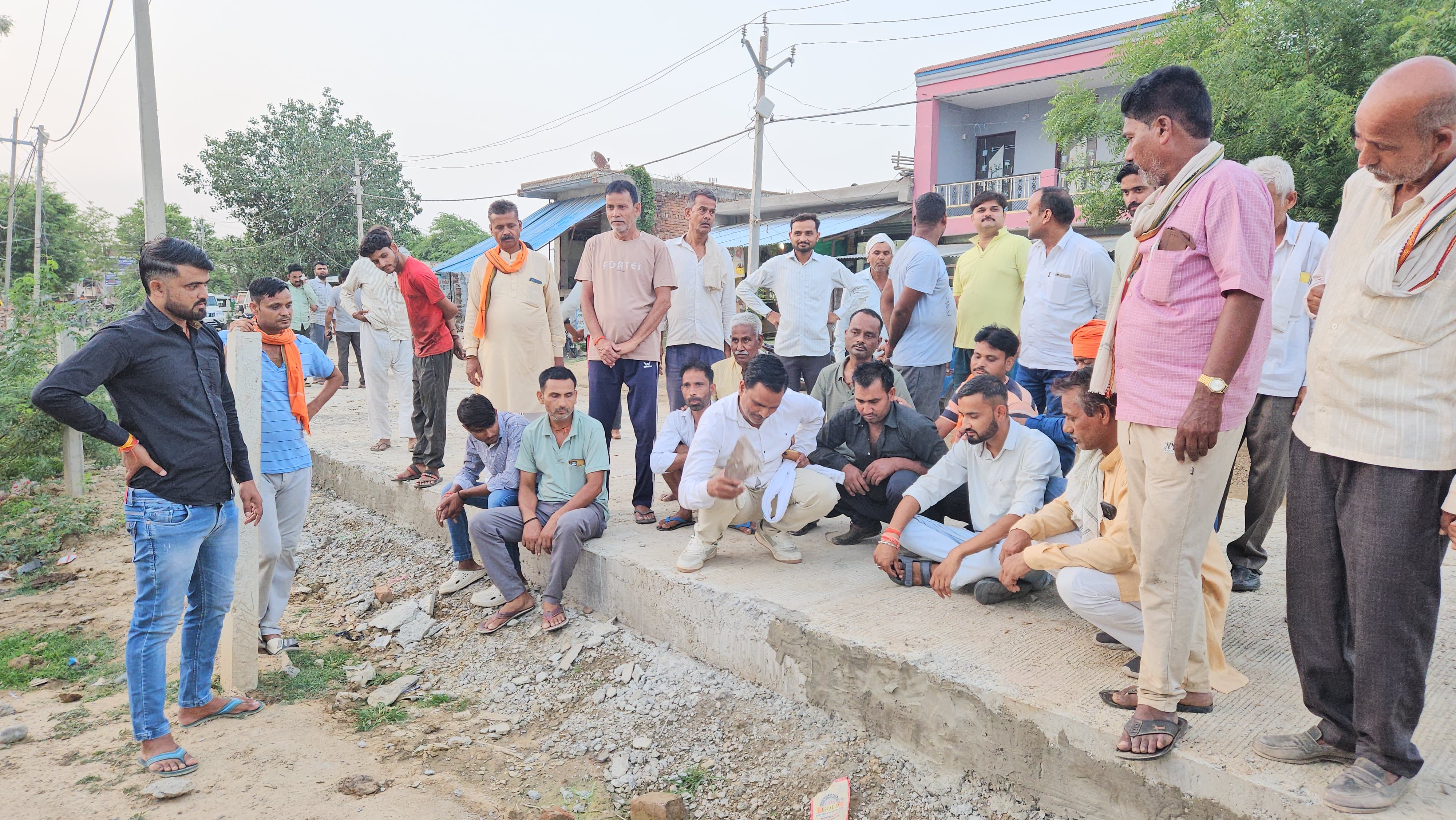 मुरैना में 30 करोड़ की लागत से बन रही गुणवत्ताहीन सडक़