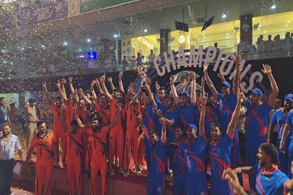 CCPL 2025: छत्तीसगढ़ क्रिकेट प्रीमियर लीग की विजेता टीमों को CM साय ने सौंपा विनर्स कप, देखें Photos