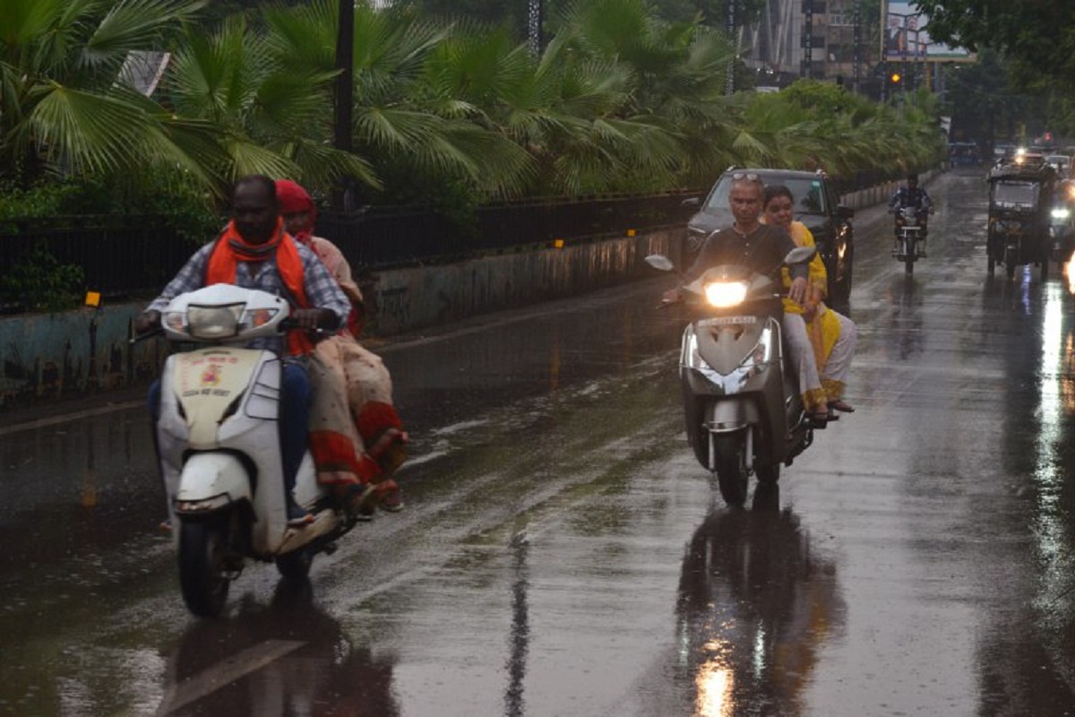 Rain Alert: आगे बढ़ रहा मानसून! आज इन जिलों में होगी भारी बारिश, आंधी और आकाशीय
बिजली का अलर्ट