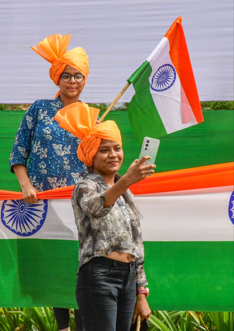 जेपी नड्डा की तिरंगा यात्रा में पहुंचे लोग और नेता, देखें तस्वीरें