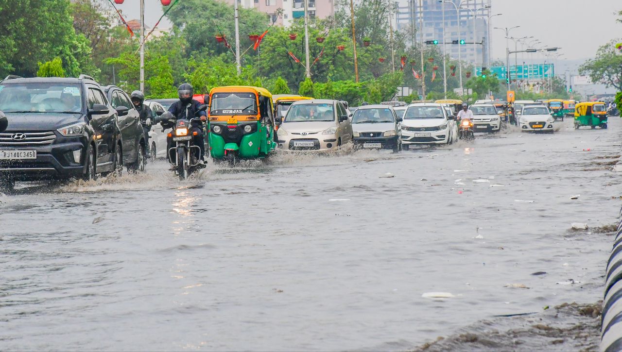 जयपुर में जम कर बरसे बदरा, देखें तस्वीरें