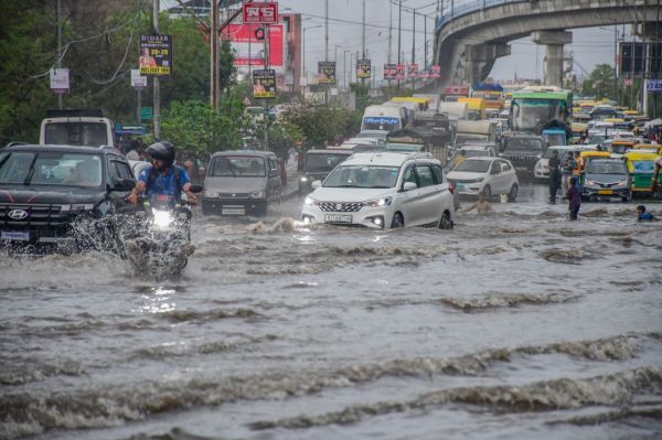 Heavy rain in jaipur 