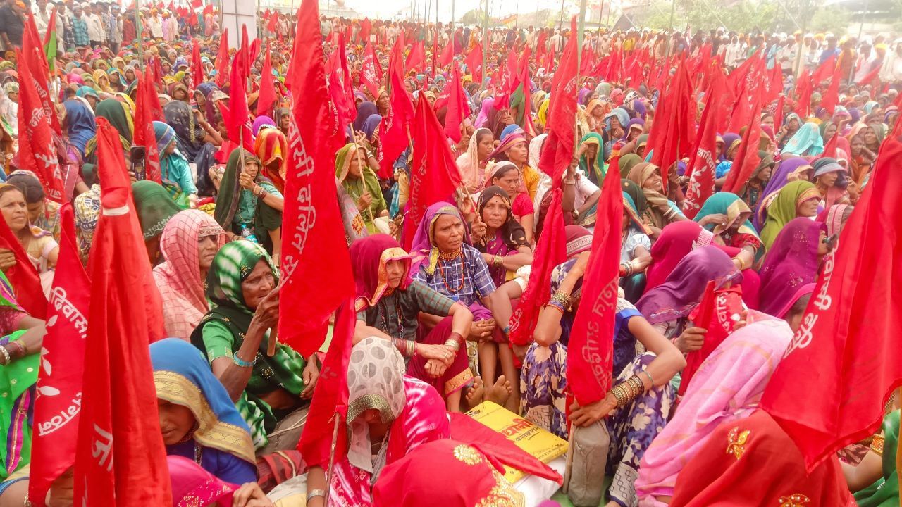 वन अधिकार पट्टे की मांग के लिए आदिवासी समाज ने भरी हुंकार