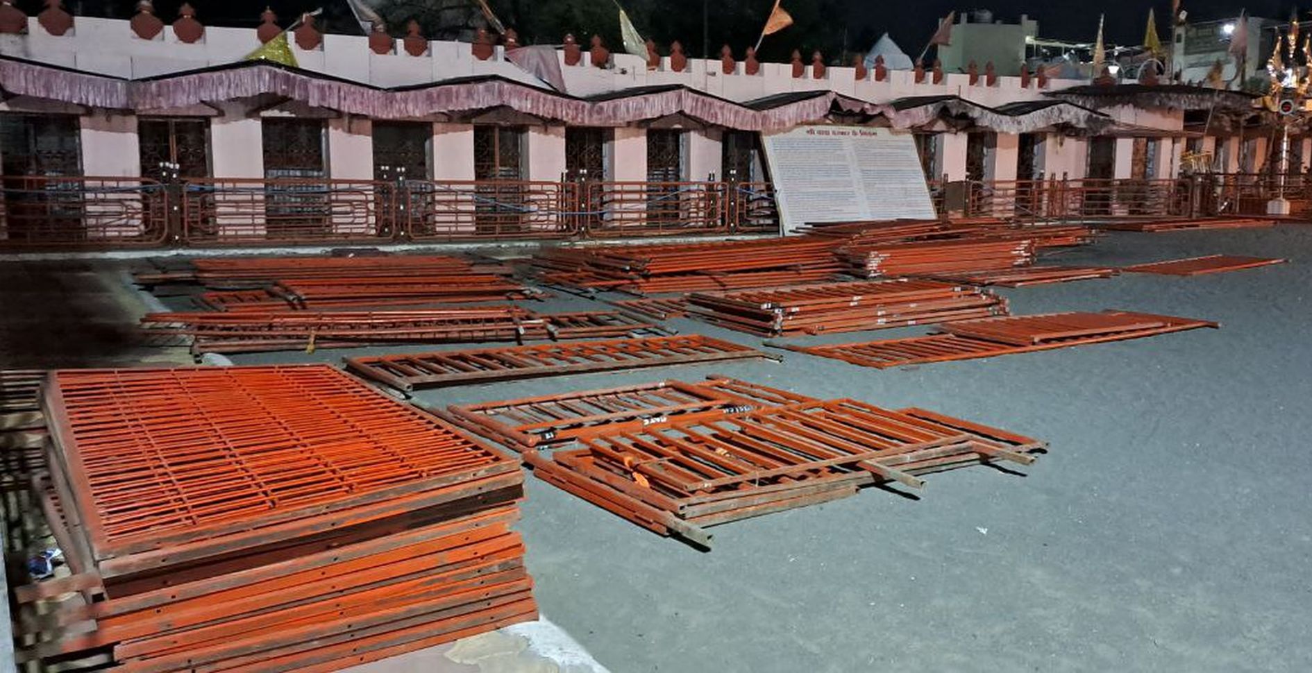 श्री दादाजी मंदिर निर्माण… सांसद के इंतजार में अटकी मंदिर निर्माण भूमि पूजन की
तारीख