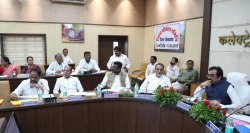 प्रभारी मंत्री बोले..अगले साल कहने में सक्षम हमारी डामर की सडक़ छह साल चलती है - image