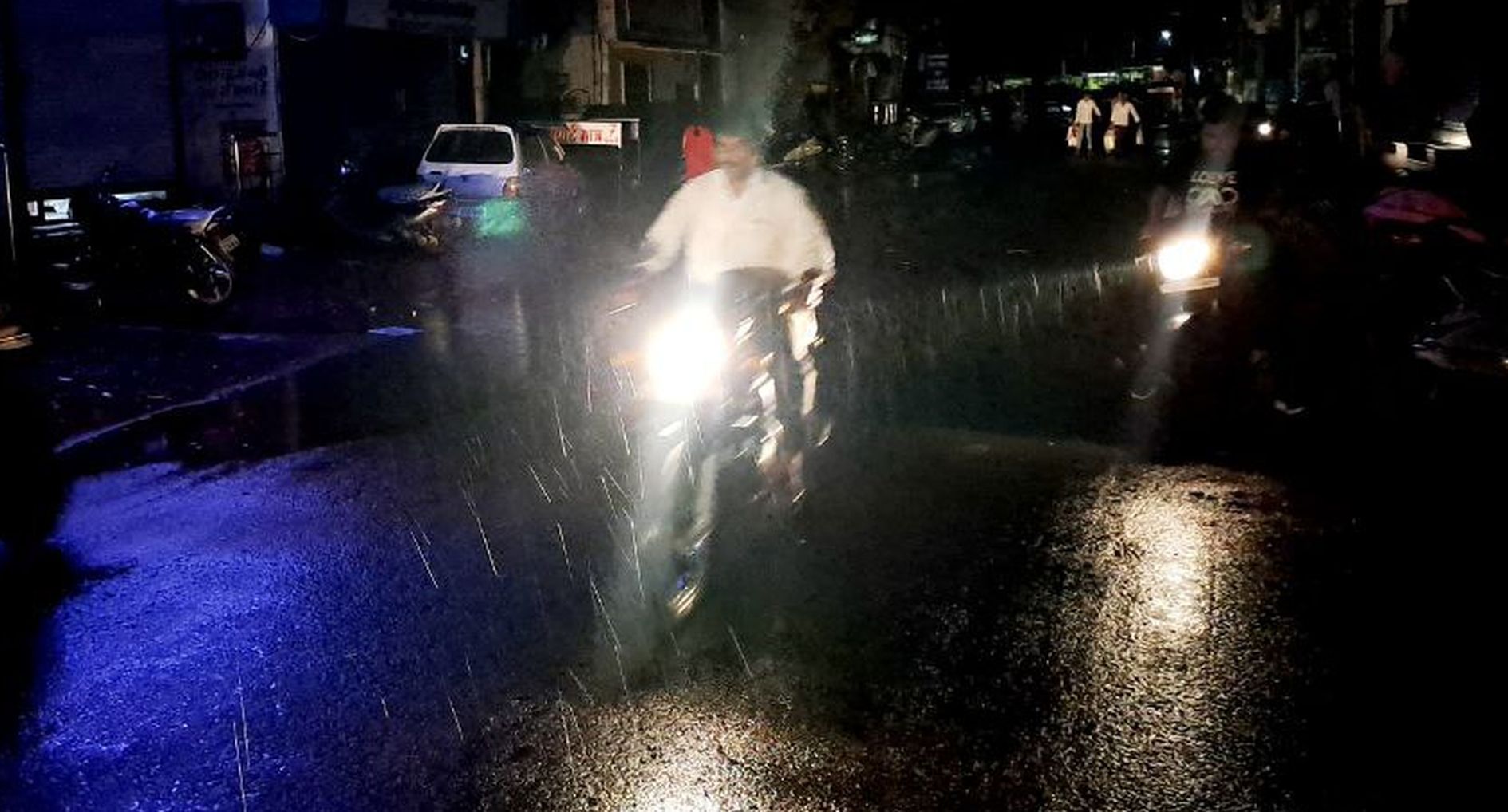 वेदर अलर्ट : सुबह धूप-छांव के बीच उमस, रात में झमाझम बारिश, टीन शेड गिरने से
महिला की मौत