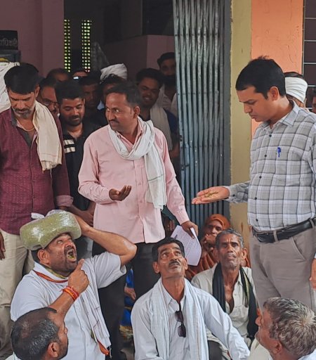 Farmers ate moong in front of the officials, said it is nutritious and not poisonous