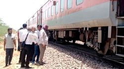 ब्रेक चिपक जाने से 20 मिनट खड़ी रही साबरमती एक्सप्रेस - image
