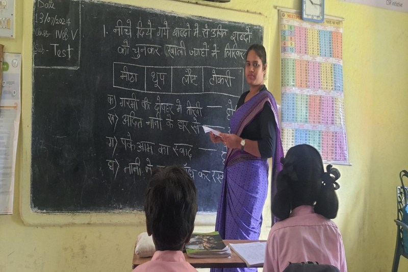 शिक्षकों के तबादले पर हाई अलर्ट फोटो सोर्स : Social Media