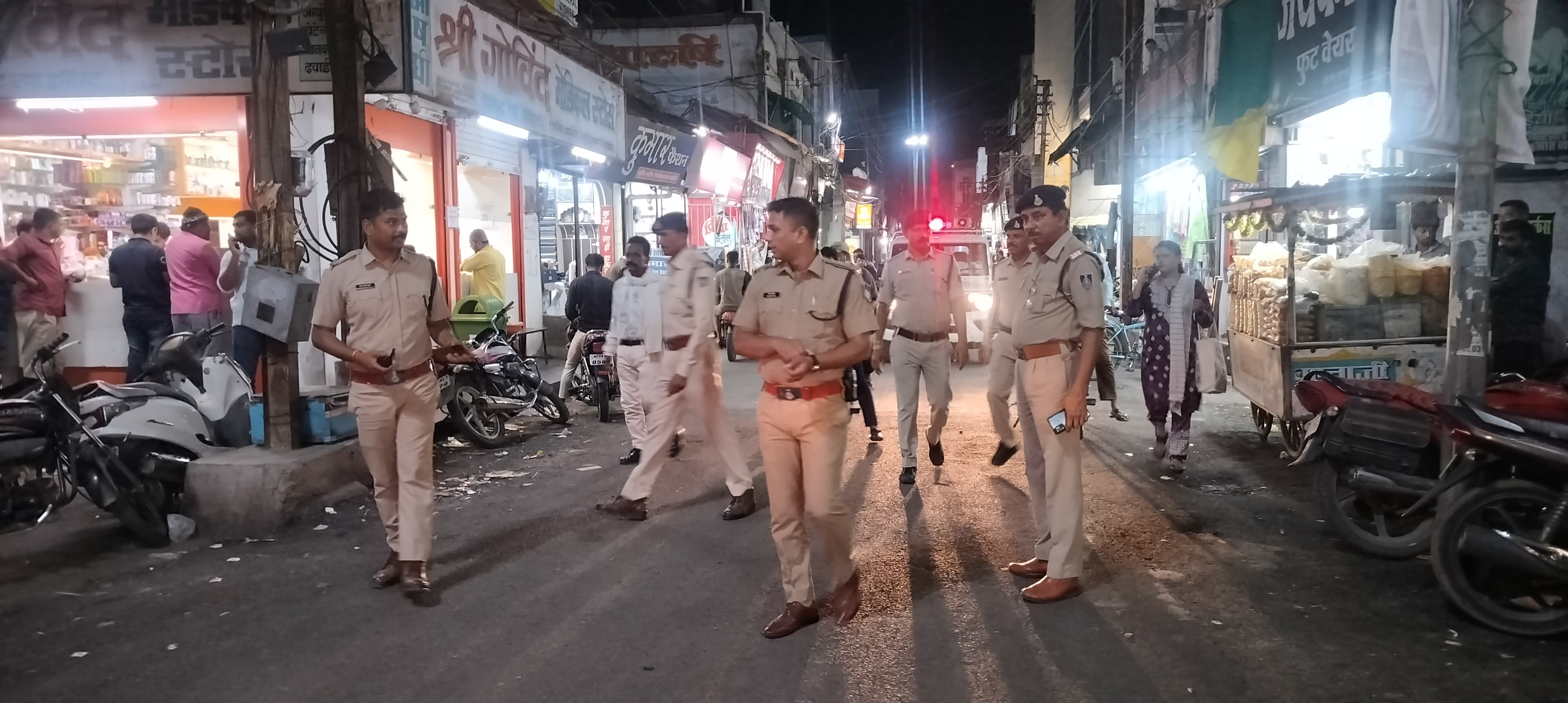 कोतवाली, ट्रैफिक पुलिस के साथ सीएसपी ने बाजार क्षेत्र में की पैदल गश्त