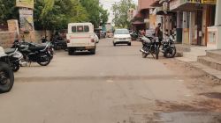 जहां मन चाहा, बना दिया गति अवरोधक, बिना मानकों के हो रहा निर्माण - image