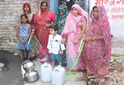 भीषण गर्मी में पेयजल के लिए तरस रहे शहरवासी, अधिकारियों को नहीं चिंता - image