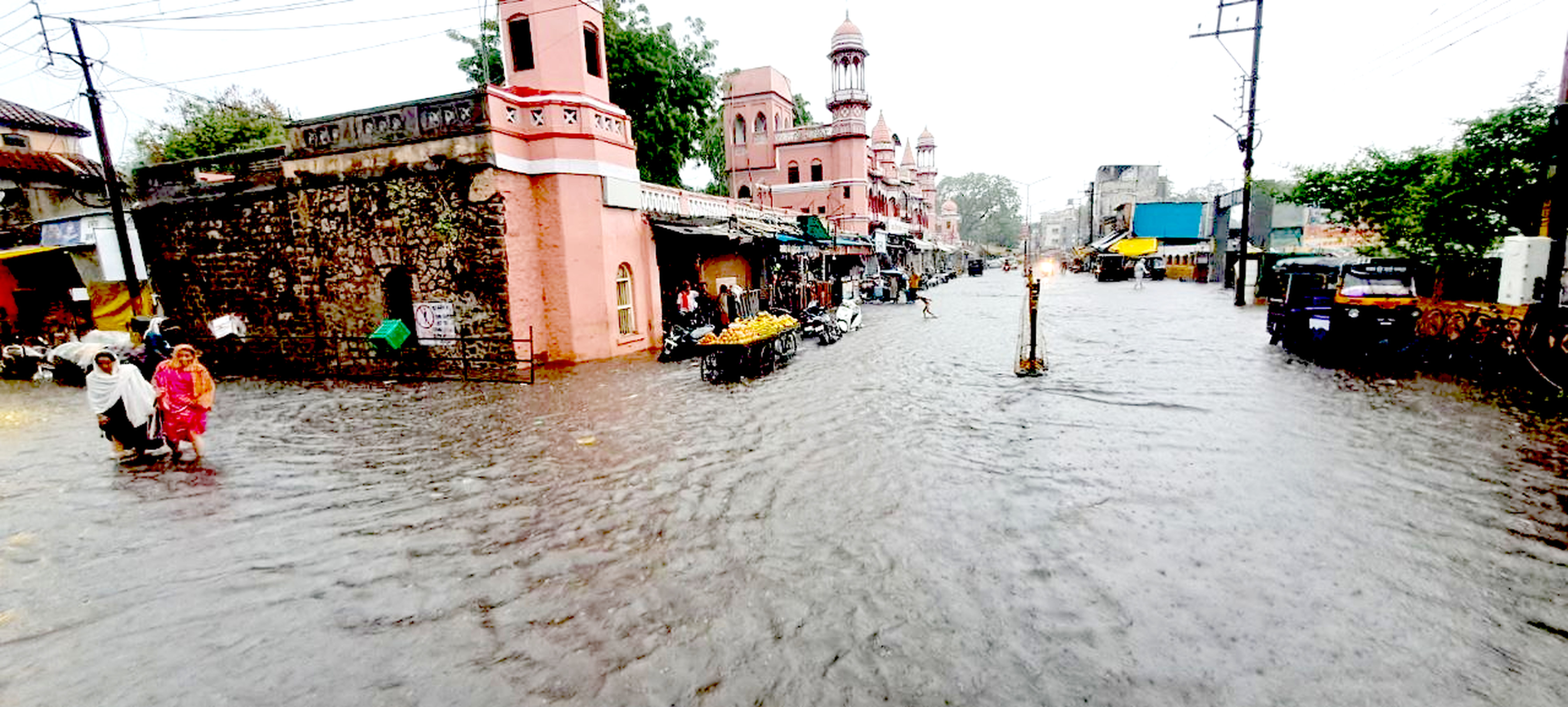 मौसम…. प्री-मानसून में तरबतर हुआ खंडवा, एक घंटे तेज बारिश, रोड बने तालाब