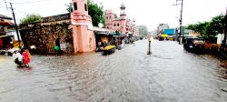 मौसम…. प्री-मानसून में तरबतर हुआ खंडवा, एक घंटे तेज बारिश, रोड बने तालाब - image