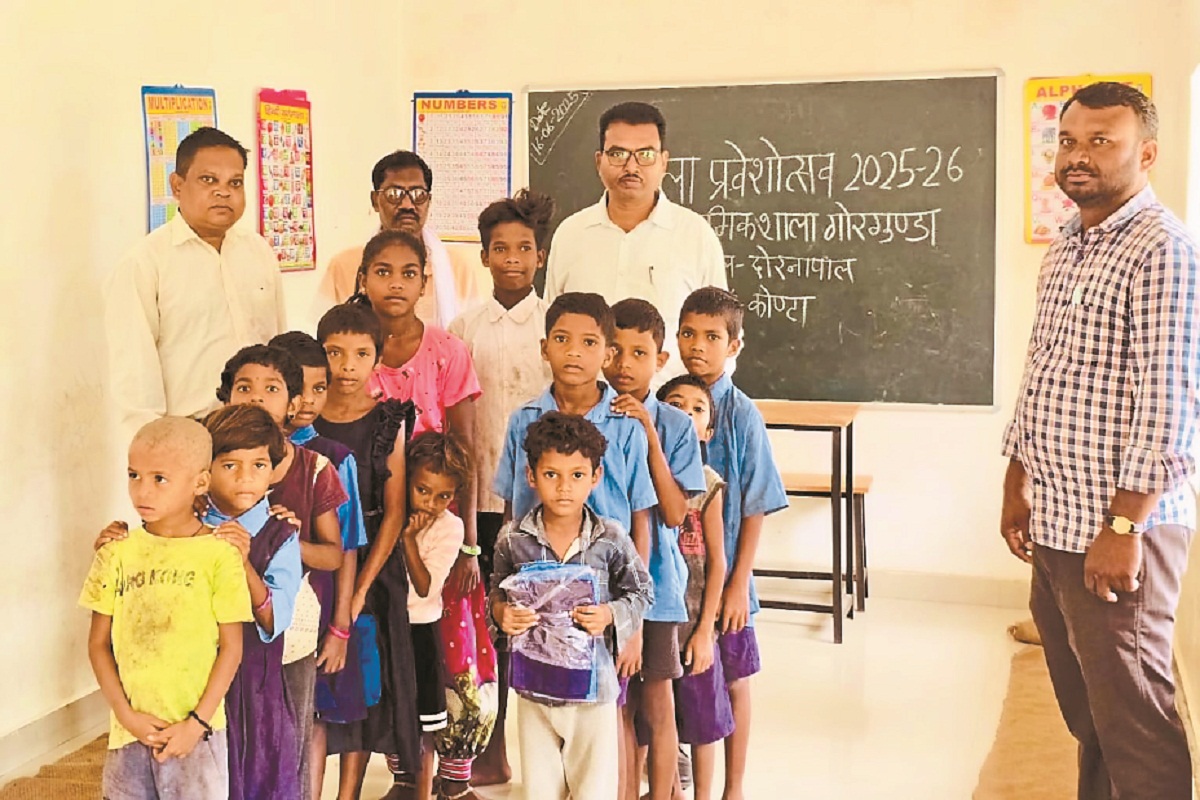 जिला शिक्षा अधिकारी के औचक निरीक्षण से मचा हड़कंप, शिक्षक को नोटिस जारी
