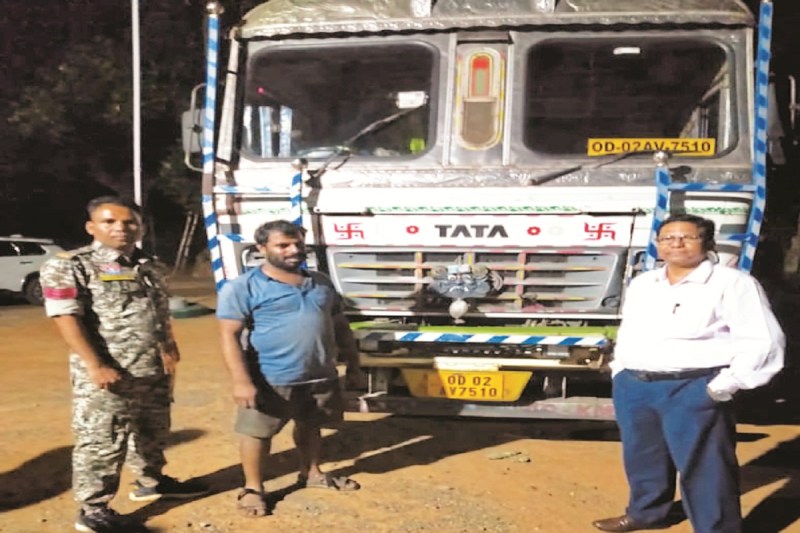 मक्का के अवैध परिवहन पर मंडी समिति की कार्रवाई (Photo source- Patrika)