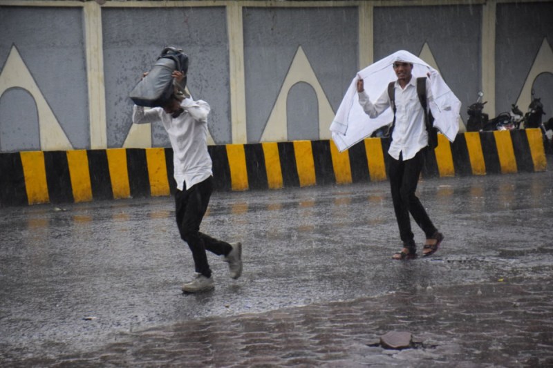 मानसून की दस्तक की उलटी गिनती शुरू, अगले 2-3 दिन में मिल सकती है राहत फोटो सोर्स : Patrika