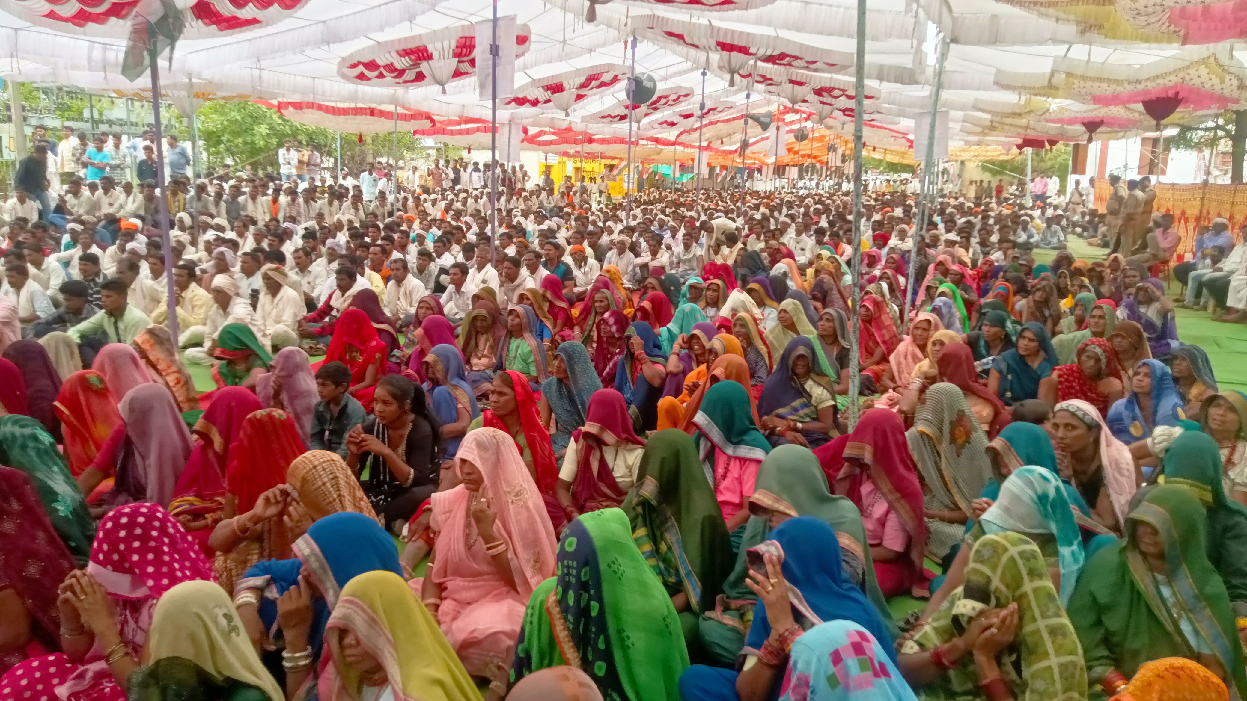 आदिवासी महिला ने जब दिया भाषण तो सभी ने खूब बजाई तालियां