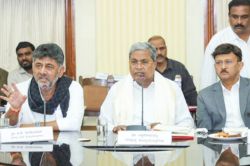 कर्नाटक में सियासी घमासान, डिप्टी CM शिवकुमार के समर्थक विधायक के बयान पर सीएम
के बेटे का पलटवार - image