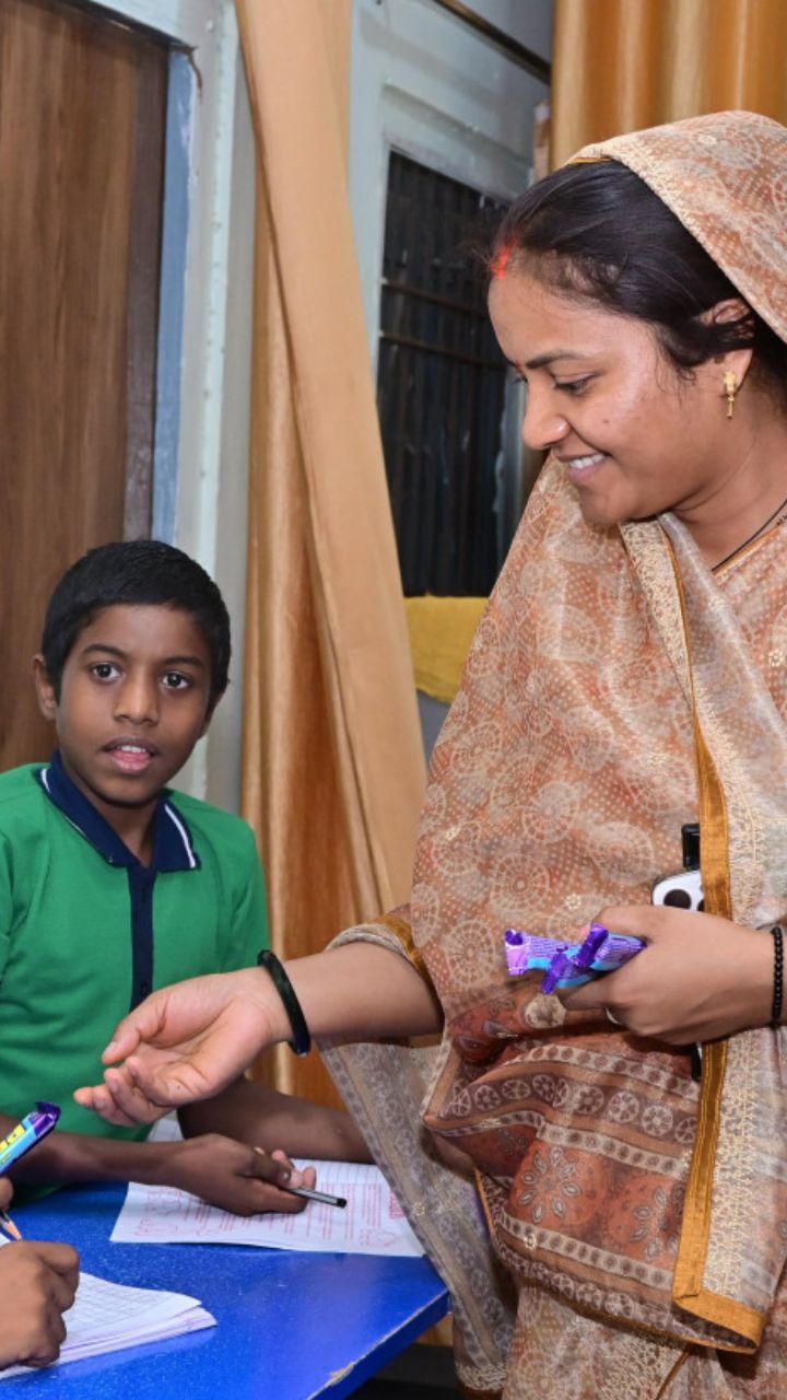 CG News: मंत्री लक्ष्मी राजवाड़े ने बाल गृह का किया निरीक्षण, बच्चों के साथ मिलकर लगाया पौधा