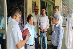 अस्पताल में अव्यवस्थाएं देख सीएमएचओ हुए नाराज - image
