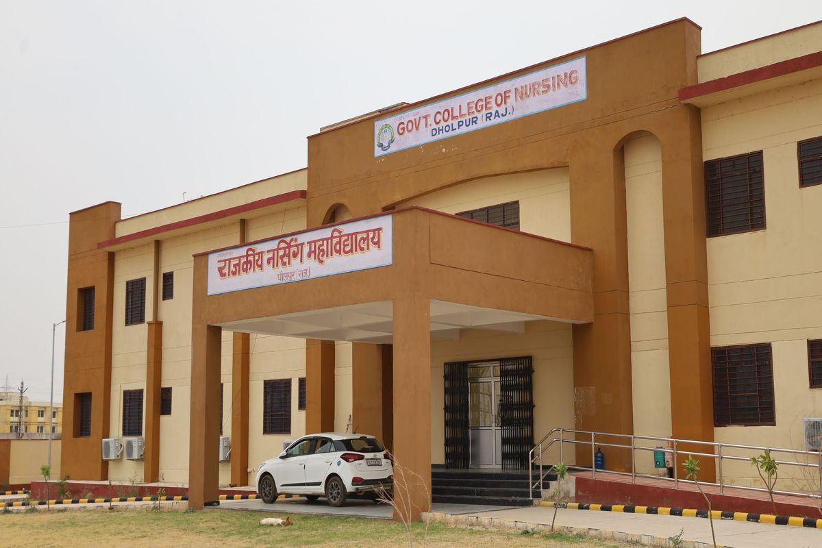 कैसे सुधरे नर्सिंग कॉलेज की शिक्षा…एक शिक्षक के जिम्मे 80 बच्चा