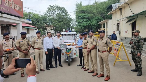रायपुर में EV ट्रैफिक पेट्रोलिंग वाहन का शुभारंभ, कलेक्टर-SSP ने दिखाई हरी झंडी, PHOTO