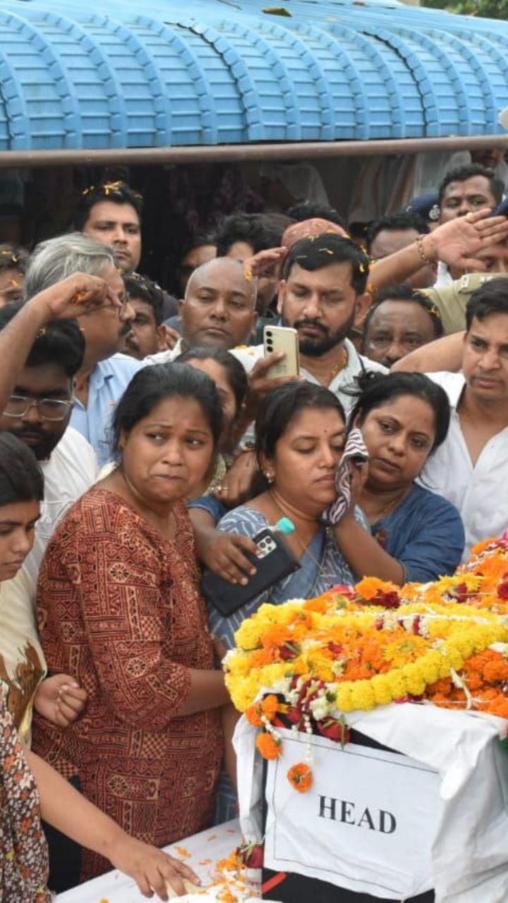 पंचतत्व में विलीन हुए शहीद ASP आकाश राव गिरिपुंजे, तिरंगे से लिपटकर पत्नी ने दी विदाई