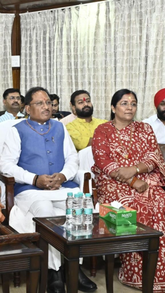 Mann Ki Baat: CM साय ने सुनी 'मन की बात' की 123वीं कड़ी, बोले - PM मोदी के विचारों ने बढ़ाया उत्साह