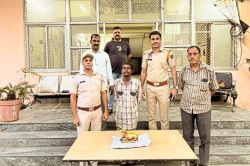 जयपुर में साढ़े सात किलो वजनी नंदी की मूर्ति उखाड़ ले गया दानिश, पहले करता था ये
काम, फिर देता था वारदात को अंजाम - image