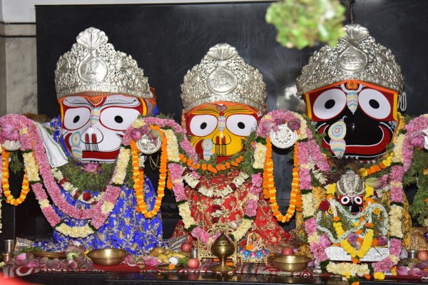 भगवान जगन्नाथ की रथ यात्रा में शामिल हुए CM साय व राज्यपाल डेका, सोने की झाड़ू से निभाई छेरापहरा की रस्म, देखें Photos