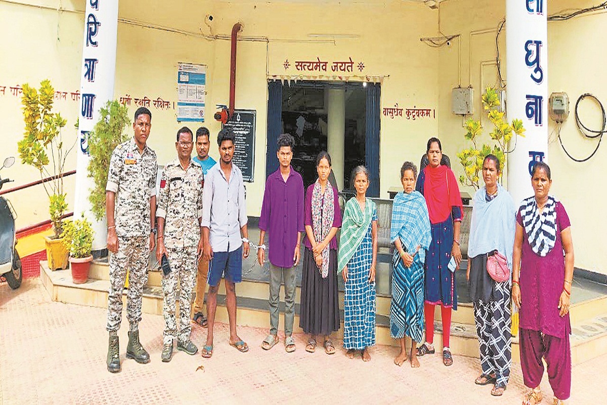 ग्रामीण व छात्रों की हत्या में शामिल 5 नक्सली गिरफ्तार, इस तरह वारदात को दिए थे
अंजाम
