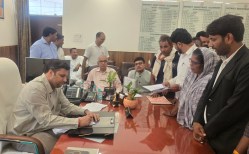 डीएम प्रयागराज की बड़ी कार्रवाई: कार्य में लापरवाही करने पर एक साथ 16 लेखपाल किए
गए निलंबित - image