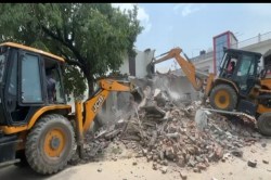 माफ़िया रेमश सिंह के क़रीबी पर चला बुलडोजर - image