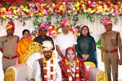 Gonda: भाई की हत्या कर समान लूट ले गए बदमाश, खाकी ने बहना के शादी की उठाई
जिम्मेदारी, ऐतिहासिक पल का साक्षी बना पूरा गांव - image