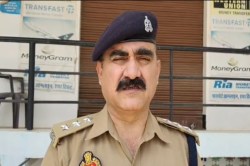 Jaunpur: जौनपुर में ग्राहक सेवा केंद्र संचालक को कार सवार नकाबपोश बदमाशों ने
दिनदहाड़े मारी गोली अस्पताल में भर्ती - image