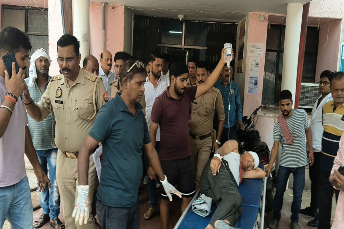 Mau Breaking: गोलियों की तड़तड़ाहट से दहला मऊ, पूर्व प्रधान को लगी गोली