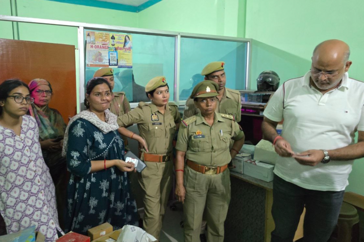 Mau News: नर्स द्वारा गलत इंजेक्शन देने से हुई बच्चे की मौत के बाद परिजनों का
हंगामा